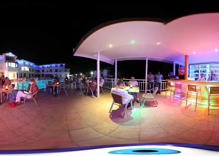 호텔 Victoria & 4*