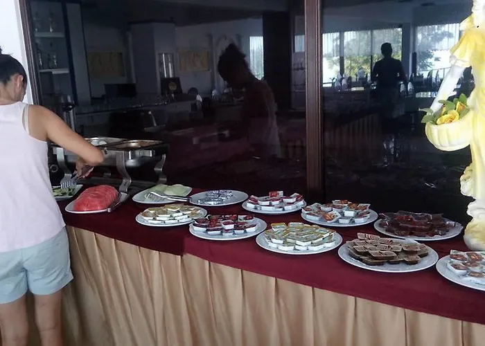 Victoria & 4* 터그트레이스