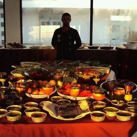 Отель Victoria & 4*